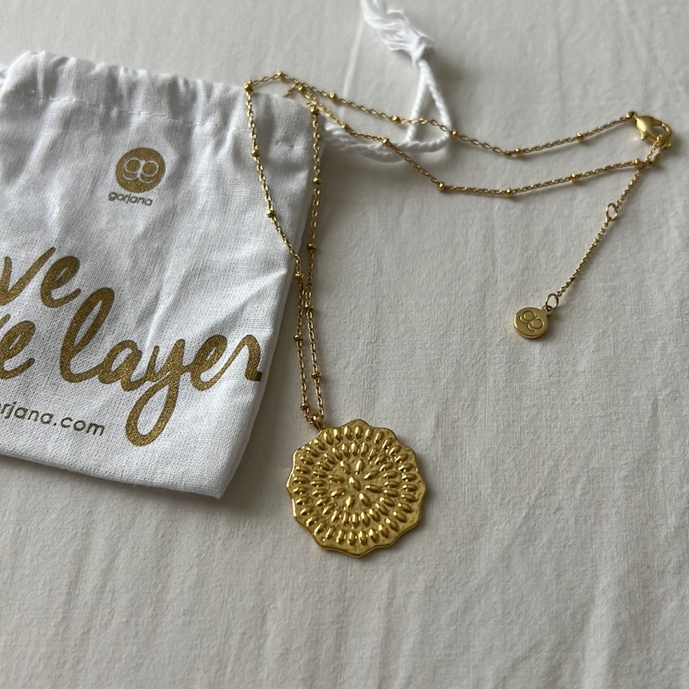 Like new Gorjana Mosaic Coin Necklace ✨🏵✨